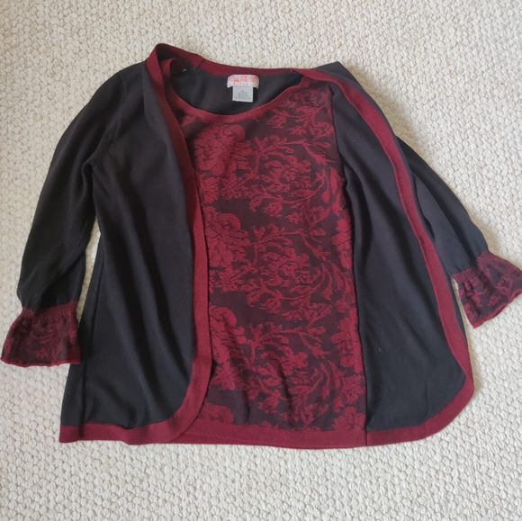 Black and red sweater - Picture 3 of 3